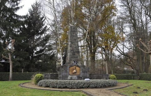 André Dumont Monument
